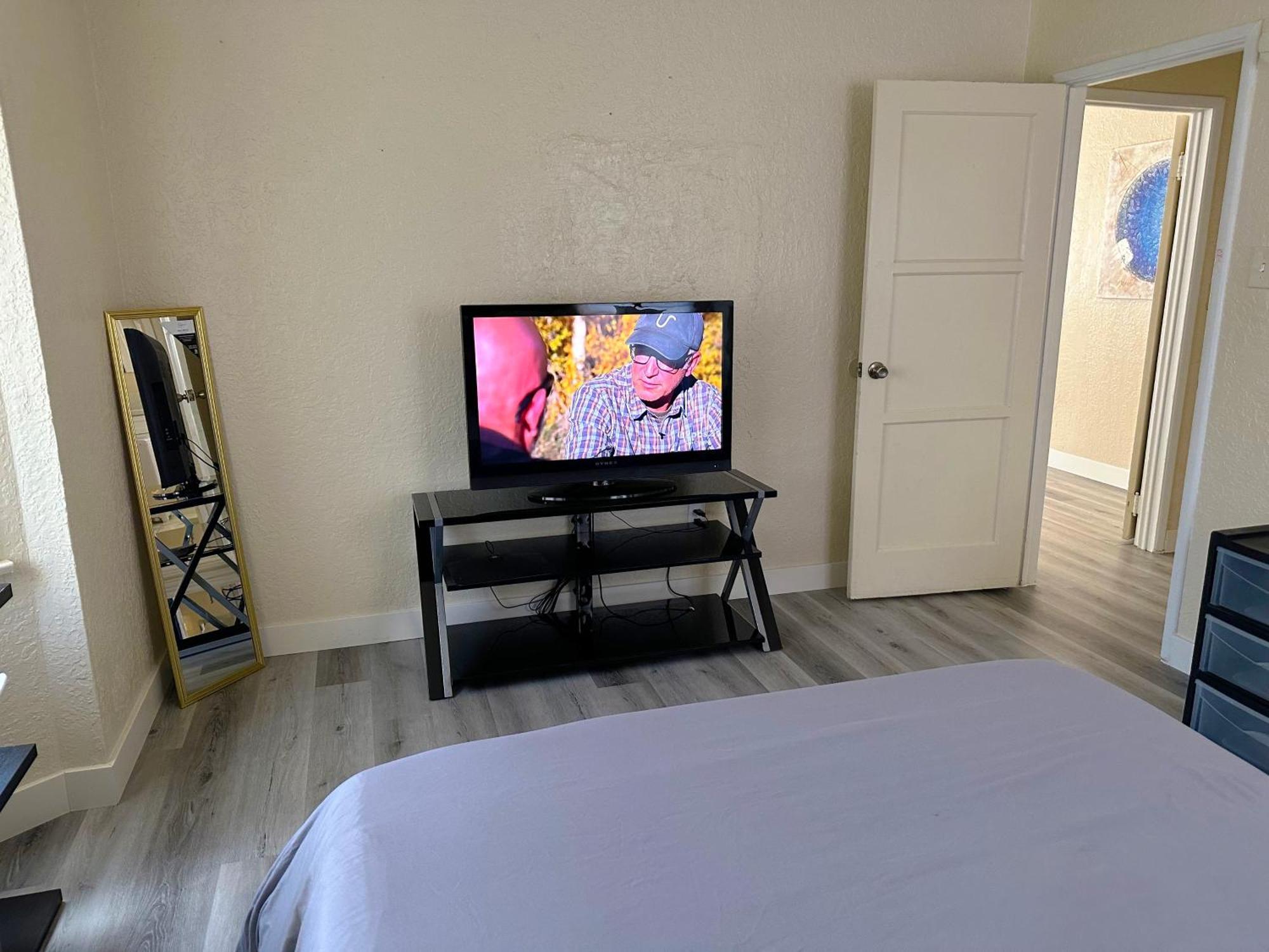 Entire Lovely 3-Bedroom Home W Yard, Parking تشولا فيستا، سان ديغو، كاليفورنيا المظهر الخارجي الصورة
